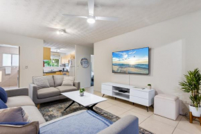 Family-Friendly Stay Walk to Beach & Parks